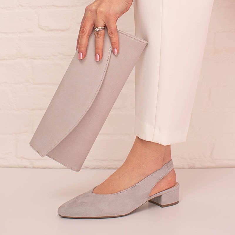 Light discount grey clutch